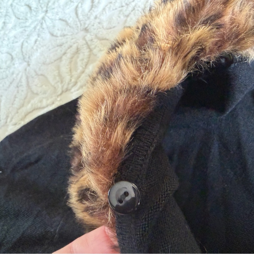 Collectif Black Cardigan with Leopard Fur Collar - Picture 3 of 4